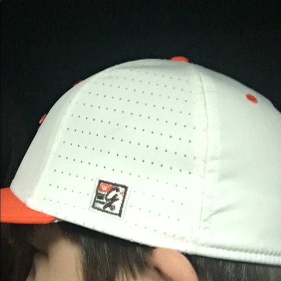 Hat - Picture 2 of 4